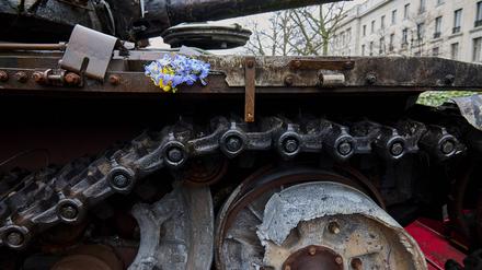 Das Wrack eines T72-Panzers in Berlin. 