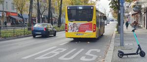 Busspur Polizei BVG Hauptstraße Schöneberg Abschleppwagen