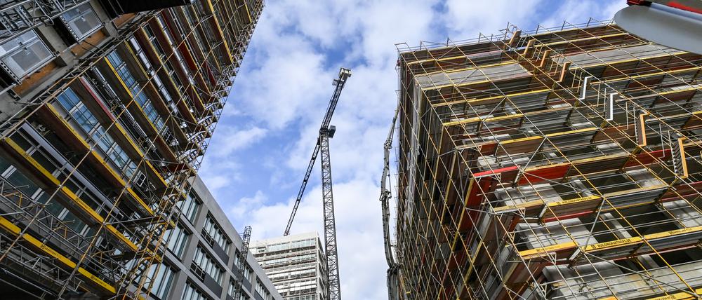 Bauarbeiten sind im Quartier Heidestraße in Mitte in der Nähe des Hauptbahnhofs im Gange. Das Statistische Bundesamt veröffentlicht am 25.11.2021 Zahlen zum Bauhauptgewerbe im September 2021. +++ dpa-Bildfunk +++