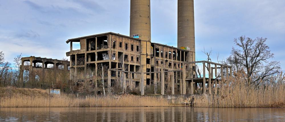 Wer baut das hier fertig? Die Ruine des ehemaligen Kraftwerkes Vogelsang direkt am deutsch-polnischen Grenzfluss Oder.