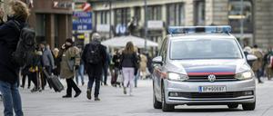 Ein Einsatzfahrzeug der Wiener Polizei am Stephansplatz. (Symbolbild)