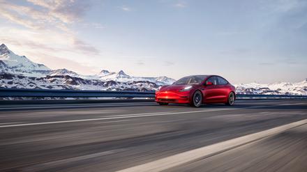 Das Elektroauto Tesla Model. Im oberen Preissegment können E-Autos preislich schon mit den Verbrennern mithalten.