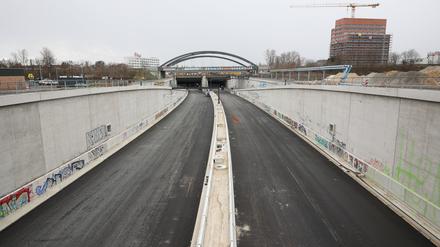 Blick auf die Baustelle der A100 oberhalb der Hatun-Sürücü-Brücke.