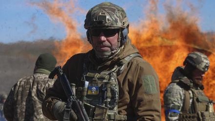 Soldaten einer Territorialverteidigungsbrigade bei einer Militärübung in der Region Saporischschja.
