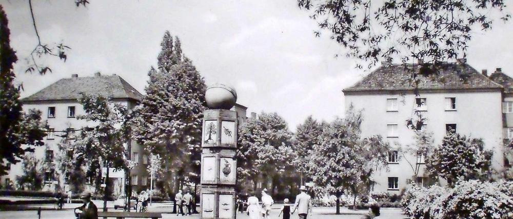 Heerstraße Ecke Pichelsdorfer Straße (quasi am heutigen Curry-Pilz). Hier stand bis 1958 eine Verkehrssäule. Es gibt Ideen, diese wieder aufzubauen.