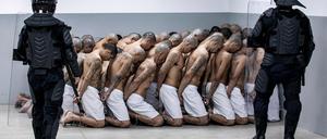 TOPSHOT - This handout picture released by the El Salvador's Presidency shows police officers keeping watch during the second arrival of inmates belonging to the MS-13 and 18 gangs to the new prison "Terrorist Confinement Centre" (CECOT) in Tecoluca, 74 km southeast of San Salvador, on March 15, 2023. - The "Terrorist Confinement Centre" (CECOT), "America's largest" mega-prison, is equipped with high-tech surveillance and designed to house 40,000 criminals. (Photo by EL SALVADOR'S PRESIDENCY PRESS OFFICE / AFP) / RESTRICTED TO EDITORIAL USE - MANDATORY CREDIT "AFP PHOTO / EL SALVADOR'S PRESIDENCY PRESS OFFICE" - NO MARKETING NO ADVERTISING CAMPAIGNS - DISTRIBUTED AS A SERVICE TO CLIENTS