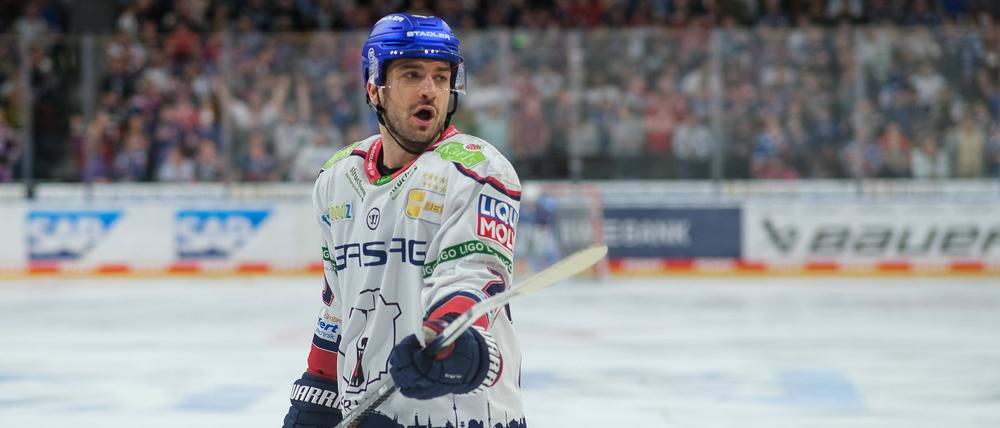 Giovanni Fiore wird in der kommenden Saison nicht mehr das Trikot der Eisbären tragen.