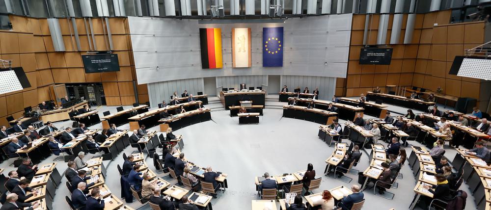 16.03.2023, Berlin: Abgeordnete nehmen an der konstituierenden Sitzung des Abgeordnetenhauses von Berlin teil. Foto: Carsten Koall/dpa +++ dpa-Bildfunk +++