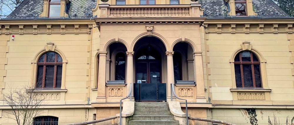 Der neue Zierzaun auf dem Dach: Die sanierte Glaskuppel verbirgt sich hinter dem Giebel.