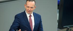 Verkehrsminister Volker Wissing (FDP) will E-Fuels in Verbrennermotoren auch nach 2035 ermöglichen.