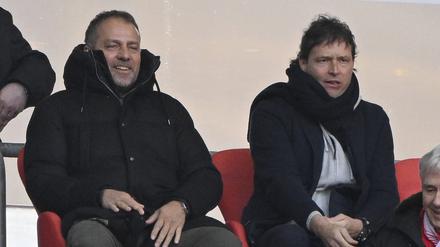Mit frohem Mut an die neuen Aufgaben. Bundestrainer Hansi Flick (links) startet in der nächsten Woche das Projekt Wiedergutmachung nach der verkorksten WM in Katar.