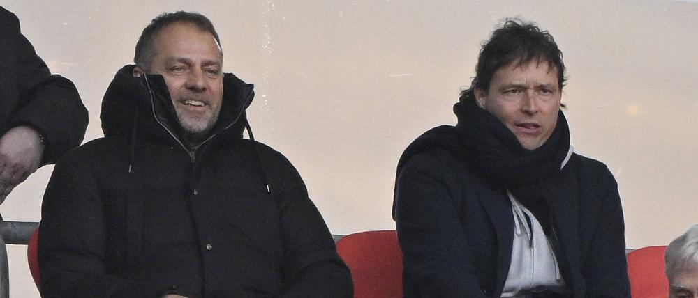 Mit frohem Mut an die neuen Aufgaben. Bundestrainer Hansi Flick (links) startet in der nächsten Woche das Projekt Wiedergutmachung nach der verkorksten WM in Katar.