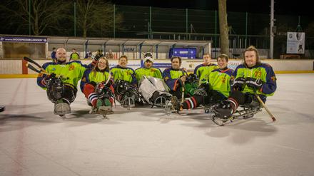 Beim Para Eishockey-Club Berlin herrscht beste Stimmung.