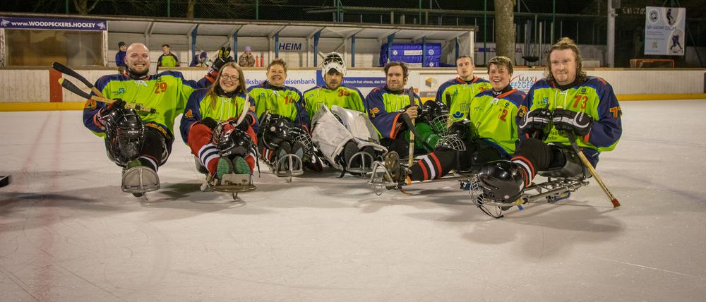 Beim Para Eishockey-Club Berlin herrscht beste Stimmung.