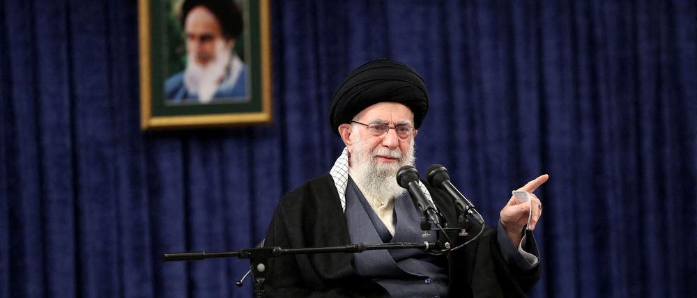 Irans Oberster Religionsführer Ajatollah Ali Khamenei bei einer Ansprache in Teheran im Februar 2023.