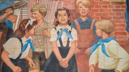 Detail aus Max Lingners Wandbild am Bundesfinanzministerium.