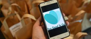 Mit der App „Too Good To Go“ können europaweit Reste-Tüten aus Cafés und Restaurant reserviert und abgeholt werden.