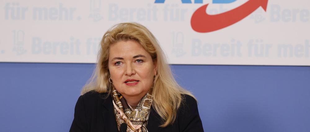 Kristin Brinker Spitzenkandidatin Berlin, AfD, Deutschland, Berlin, Pressekonferenz der AfD mit Tino Chrupalla Parteivorsitzender, AfD und Kristin Brinker Spitzenkandidatin Berlin, AfD zum Ergebnis der Abgeordnetenhaus-Wahl in Berlin. *** Kristin Brinker top candidate Berlin, AfD , Germany, Berlin, press conference of the AfD with Tino Chrupalla party chairman, AfD and Kristin Brinker top candidate Berlin, AfD to the result of the House of Representatives election in Berlin