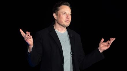 Elon Musk während einer Pressekonferenz in der Starbase-Anlage von SpaceX in der Nähe von Boca Chica Village in Südtexas.