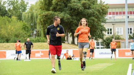 Spaß steht im Vordergrund. Beim Para Hockey Tag zeigen Trainer und Trainerinnen, worauf es ankommt.