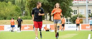 Spaß steht im Vordergrund. Beim Para Hockey Tag zeigen Trainer und Trainerinnen, worauf es ankommt.