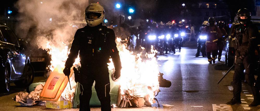 Spannungen zwischen Radikalen und der Polizei bei der Demonstration gegen die Rentenreform am 18. März in Paris.