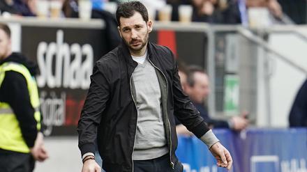 Leiden an und mit Hertha. Trainer Sandro Schwarz bei der Niederlage in Sinsheim.