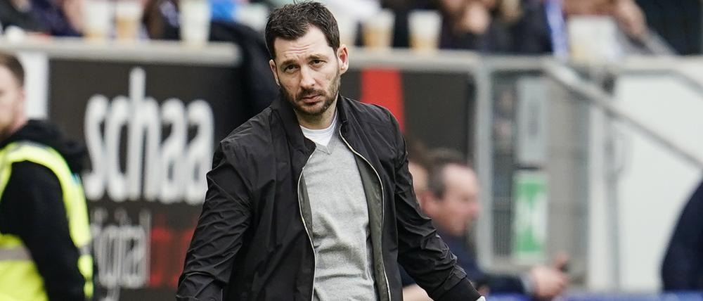 Leiden an und mit Hertha. Trainer Sandro Schwarz bei der Niederlage in Sinsheim.