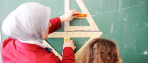 Lehrerin mit Kopftuch.