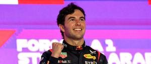 Sergio Perez freut sich über den Sieg in Dschidda.