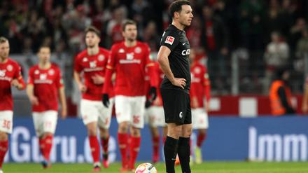 Nicolas Höfler wirkt enttäuscht nach dem späten Ausgleich der Mainzer.