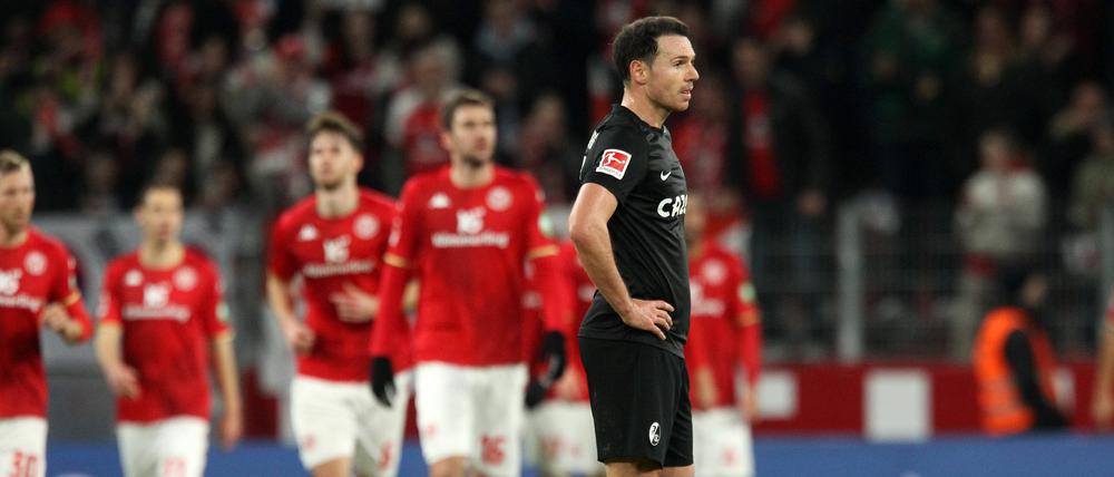 Nicolas Höfler wirkt enttäuscht nach dem späten Ausgleich der Mainzer.