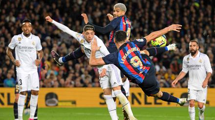 Gegen Barcelona musste Madrid sich mit 1:2 geschlagen geben.