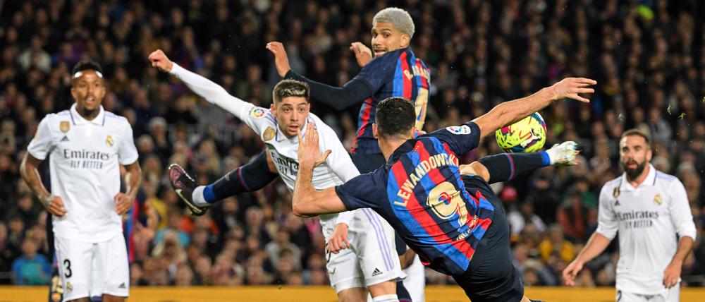 Gegen Barcelona musste Madrid sich mit 1:2 geschlagen geben.