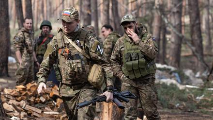 Angehörige des Freiwilligenbataillons BARS-13 Russkij Mir der russischen Armee in der Nähe der Stadt Kremennaja (Symbolbild)
