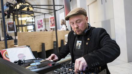 Yuriy Gurzhy legt „Lieder der Revolutionen im Humboldt Forum auf.