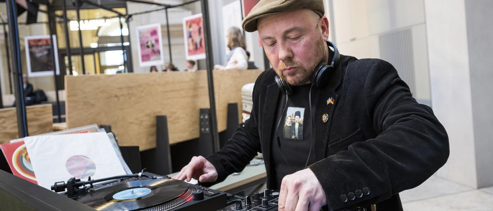 Yuriy Gurzhy legt „Lieder der Revolutionen im Humboldt Forum auf.