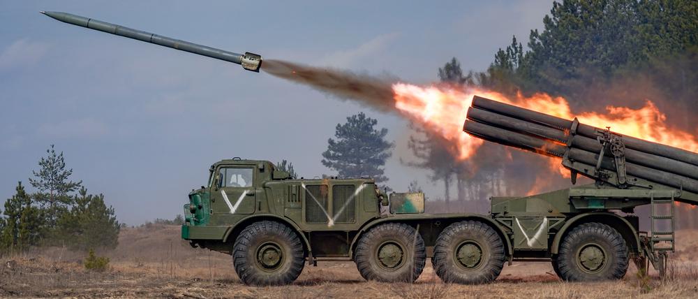 Raketenabschuss bei Cherson. In der Ukraine ist Munition knapp. 