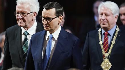 Polen Regierungschef Mateusz Morawiecki in Heidelberg mit Winfried Kretschmann (links), Baden-Württembergs Ministerpräsident, und dem Rektor der Universität Heidelberg, Bernhard Eitel. 