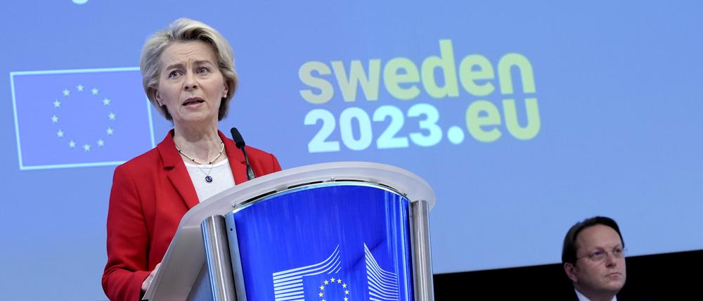 Ursula von der Leyen, Präsidentin der Europäischen Kommission, spricht auf der internationalen Geberkonferenz für die Türkei und Syrien.