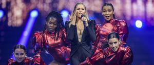 Helene Fischer auf der Bühne. (Jan Woitas/dpa)