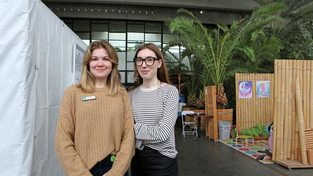Oleksandra Krykowa und Diana Kononets in der Biosphäre Potsdam.