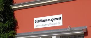 Bildnummer: 51974189  Datum: 12.06.2007  Copyright: imago/Steinach
Sitz des Quartiersmanagements Zentrum Kreuzberg/Oranienstraße in Berlin, Gebäude, außen, Außenansicht; 2007, Berlin, Schilder, Schild, Tafel, Tafeln, Schriftzug, Fassade, Fassaden; , quer, Kbdig, Einzelbild, Deutschland,  , Behörden, Staat, o0 Quartiersmanagement