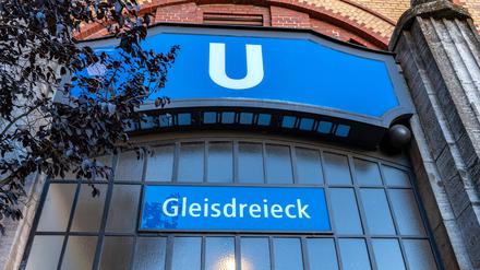 U Bahnhof Gleisdreieck in Berlin - Underground station Gleisdreieck in Berlin *** U Station Gleisdreieck in Berlin Underground station Gleisdreieck in Berlin PUBLICATIONxINxGERxSUIxAUTxHUNxONLY 1020912278  