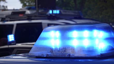 Blaulicht auf Polizeifahrzeug. Symbolbild