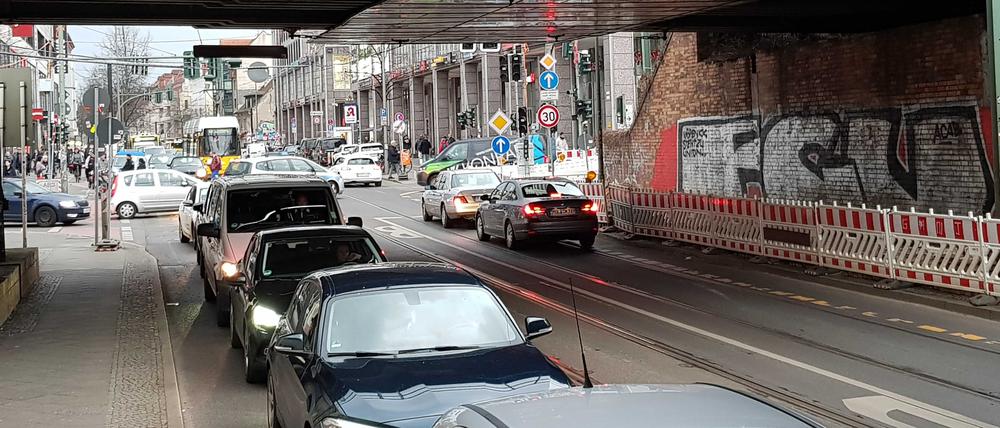 Bahnhofstraße in Köpenick stellt die BVG regelmäßig wegen zu viel Stau den Verkehr ein (hat auch mit dem Bahnhofsumbau zu tun).