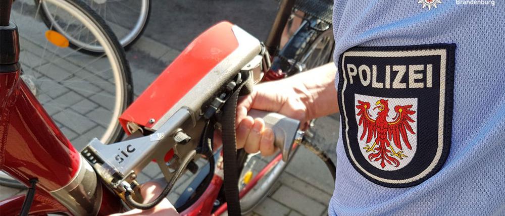 Die Polizei lädt in Potsdam zur Fahrradcodierung ein.