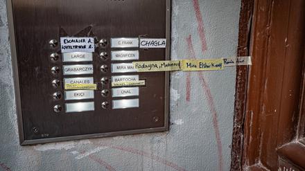 Eine Verschmelzung von Nachnamen anstelle von Doppelnamen mit Bindestrich sei eine erfrischende Neuerung und damit sehr charmant, hieß es vonseiten der Grünen.