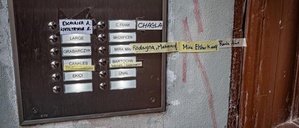 Eine Verschmelzung von Nachnamen anstelle von Doppelnamen mit Bindestrich sei eine erfrischende Neuerung und damit sehr charmant, hieß es vonseiten der Grünen.