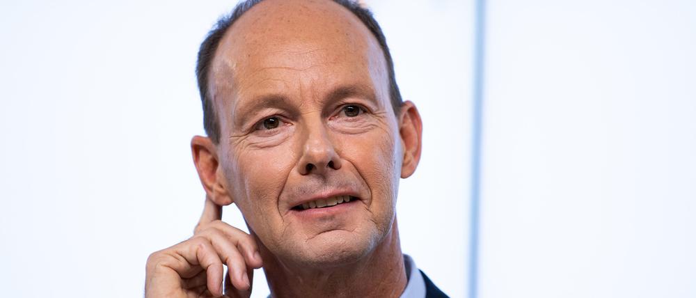 Thomas Rabe, Vorstandsvorsitzender von Bertelsmann, setzt sich mit seiner Stiftung für Straßenkinder in Berlin ein.